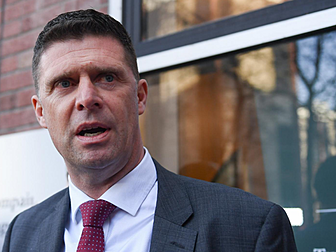Government's hard line on 10-y...
